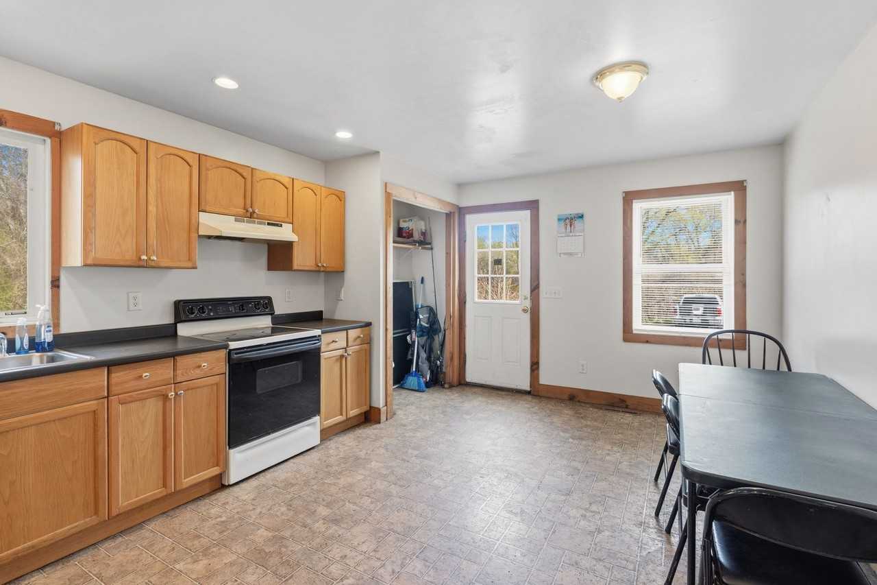 1181 Russell Rd - Photo 3 of 15