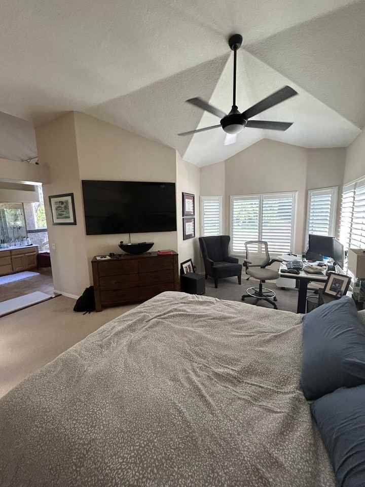 1046 S Mountcrest Ct - Photo 2 of 11