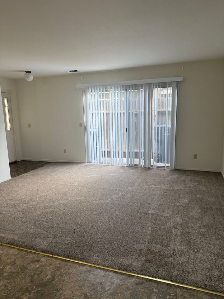 155 Finale Way - Photo 2 of 9
