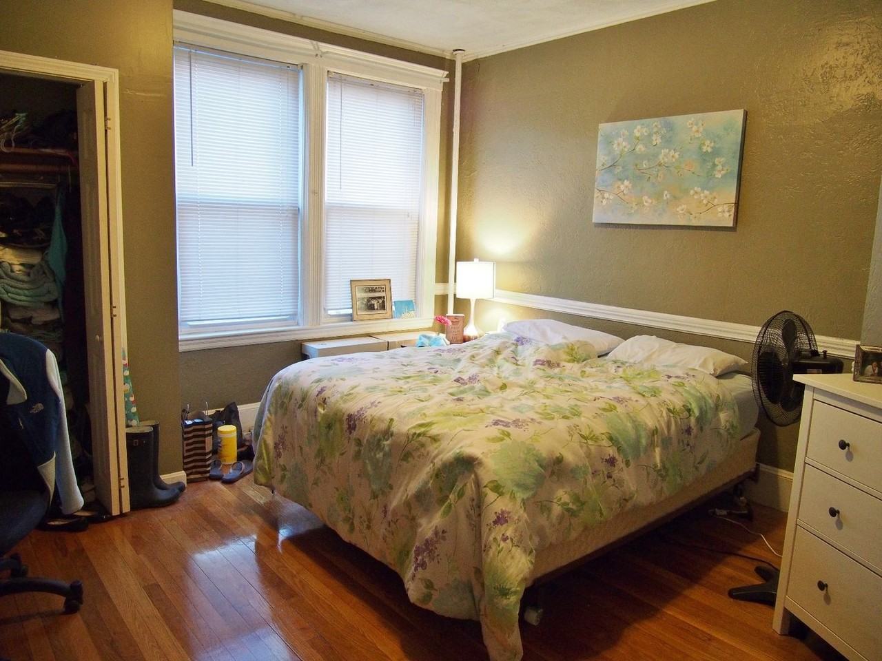 148 Strathmore Rd - Photo 5 of 14