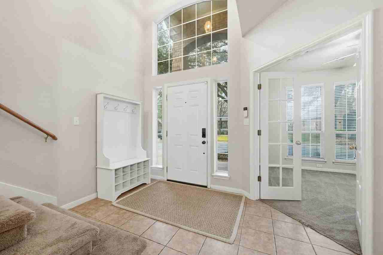 1716 Briarton Ln S - Photo 4 of 31