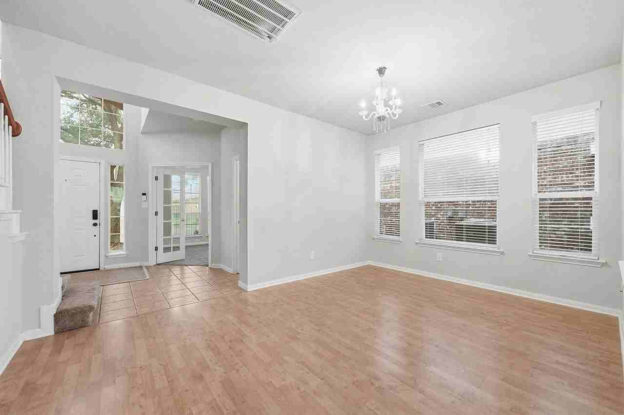 1716 Briarton Ln S - Photo 7 of 31