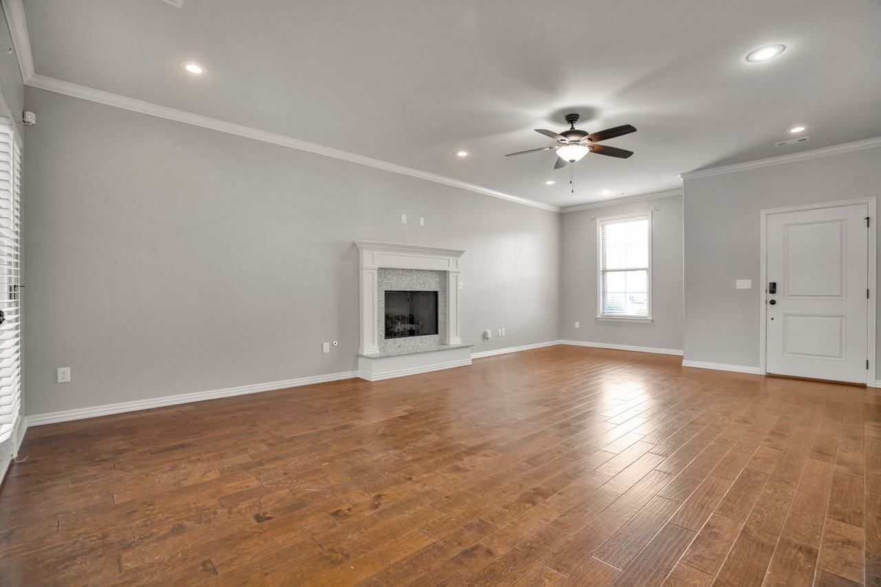 1016 Marbella Ct - Photo 3 of 26