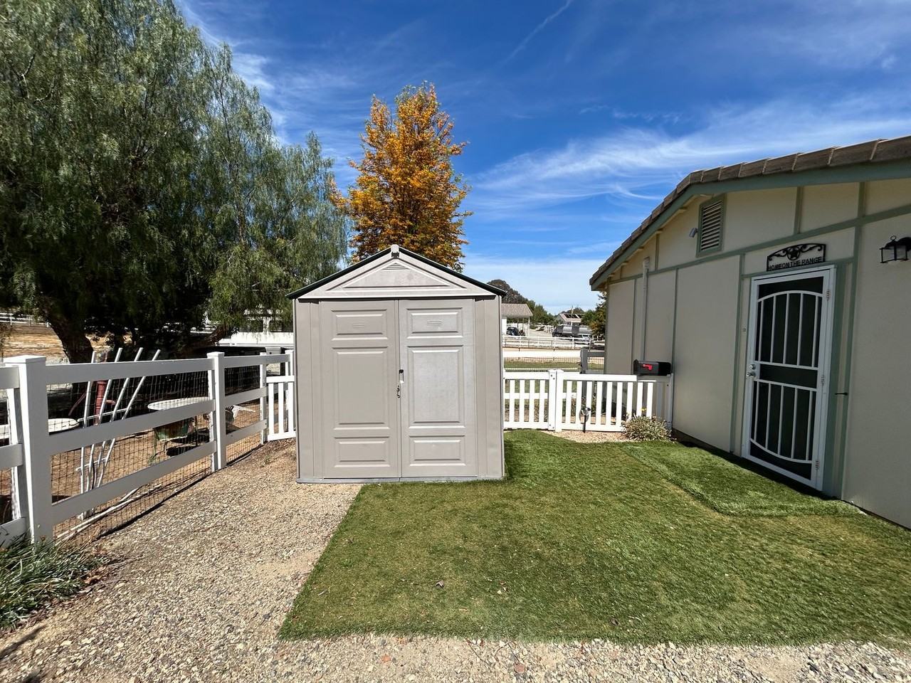 33145 Jane Ct - Photo 2 of 11