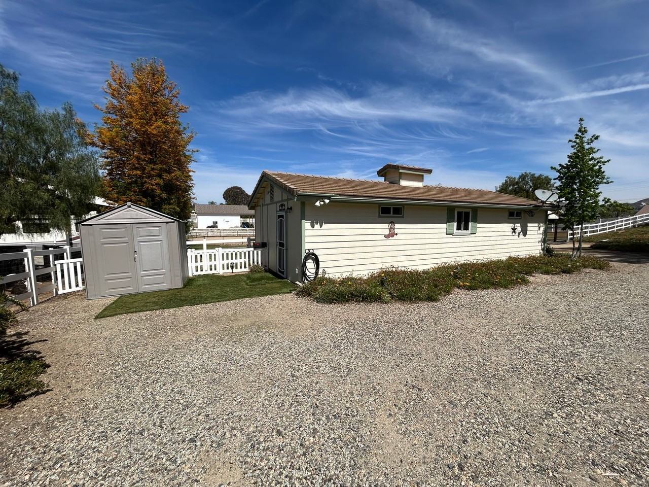 33145 Jane Ct - Photo 3 of 11