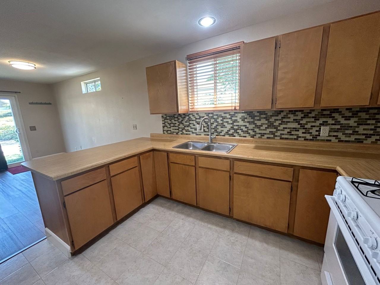 33145 Jane Ct - Photo 4 of 11