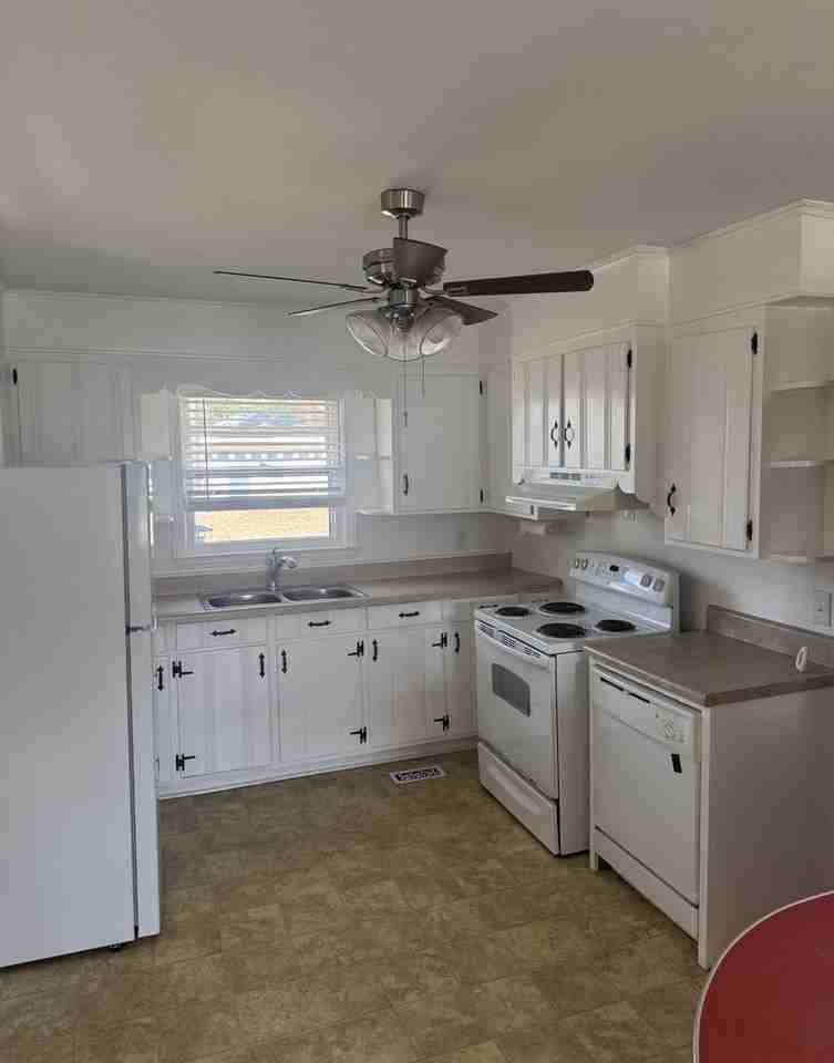 2111 Hart Rd - Photo 3 of 5