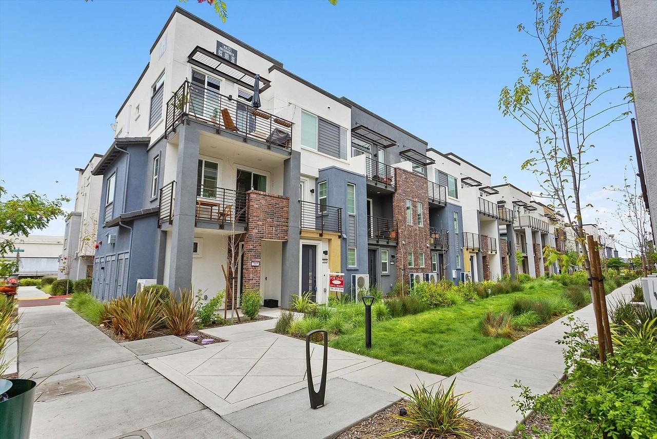 2835 Cathwood Ln - Photo 2 of 20