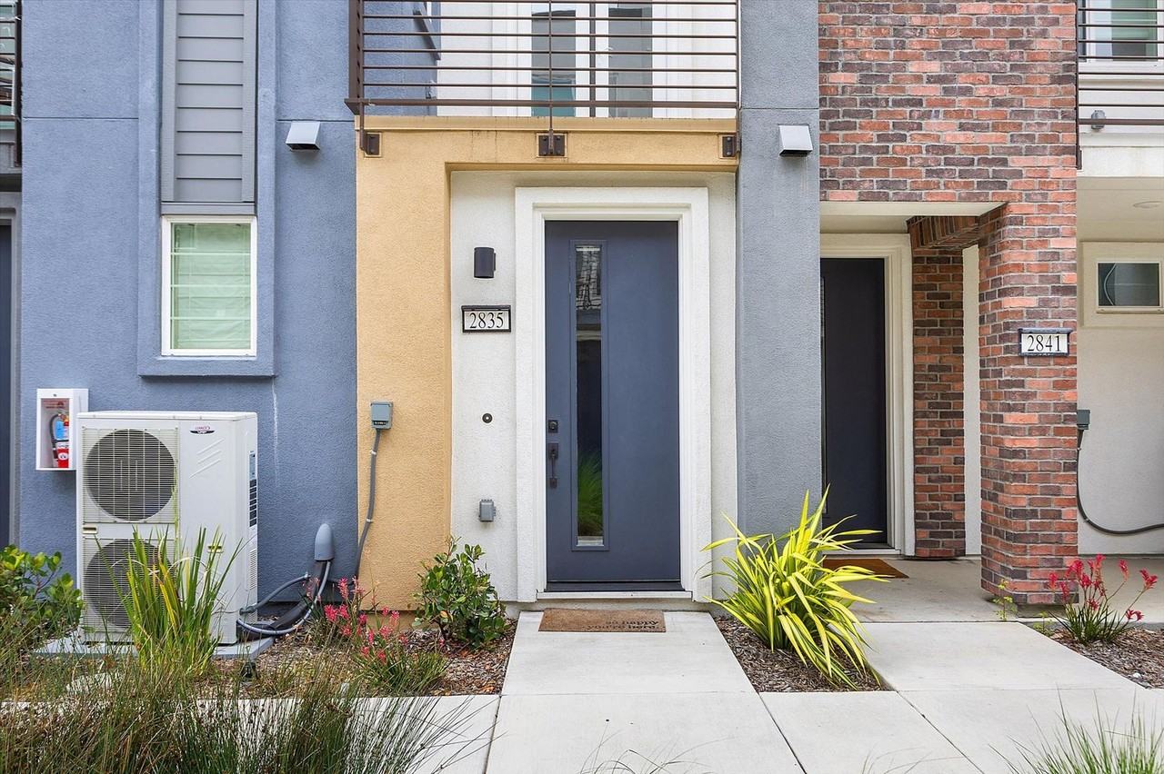 2835 Cathwood Ln - Photo 3 of 20