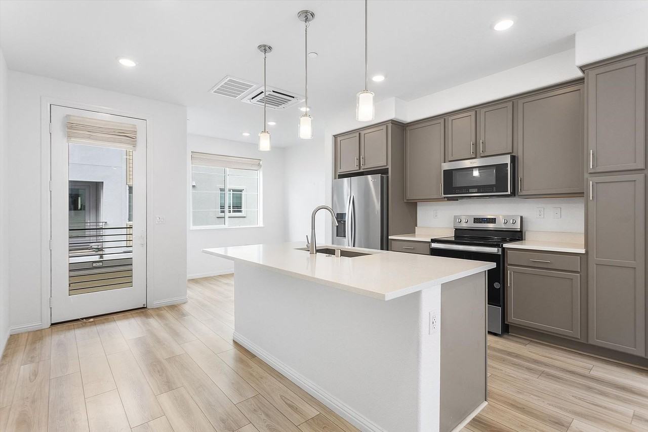 2835 Cathwood Ln - Photo 5 of 20