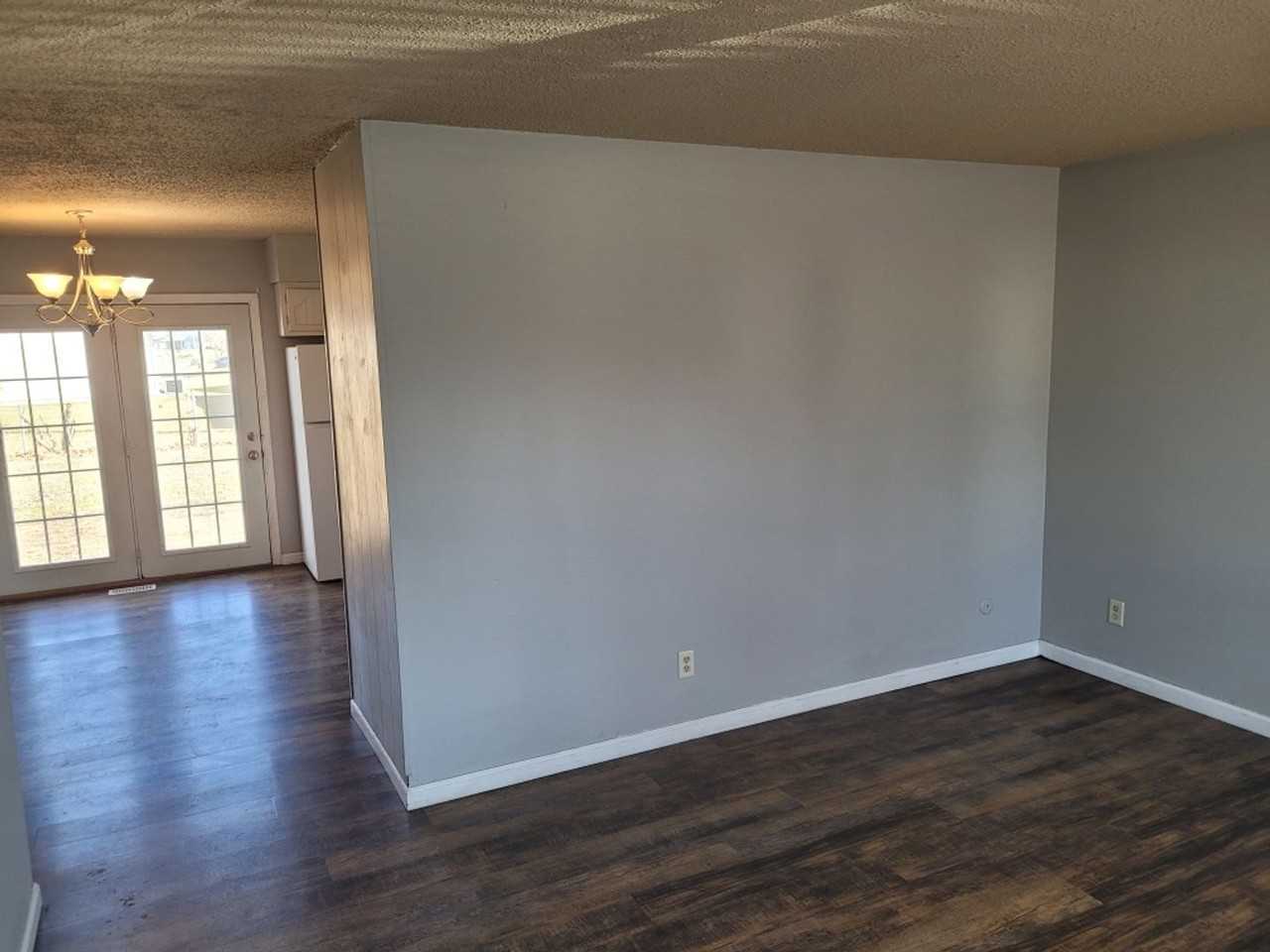 1832 Stonehenge Rd - Photo 4 of 11