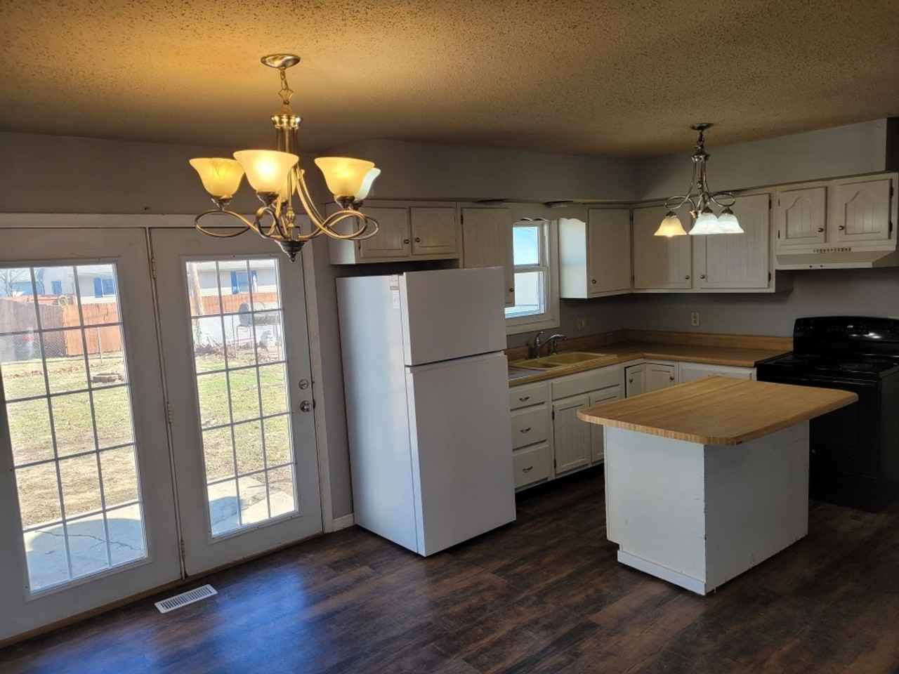 1832 Stonehenge Rd - Photo 5 of 11