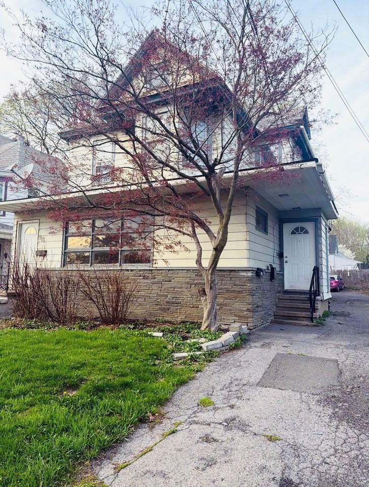 913 Nott St. - Photo 2 of 19