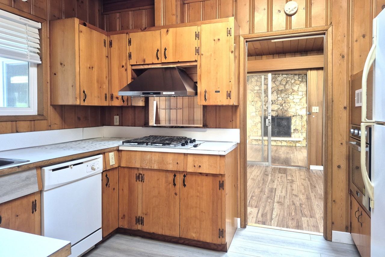 13790 101A Avenue - Photo 4 of 23
