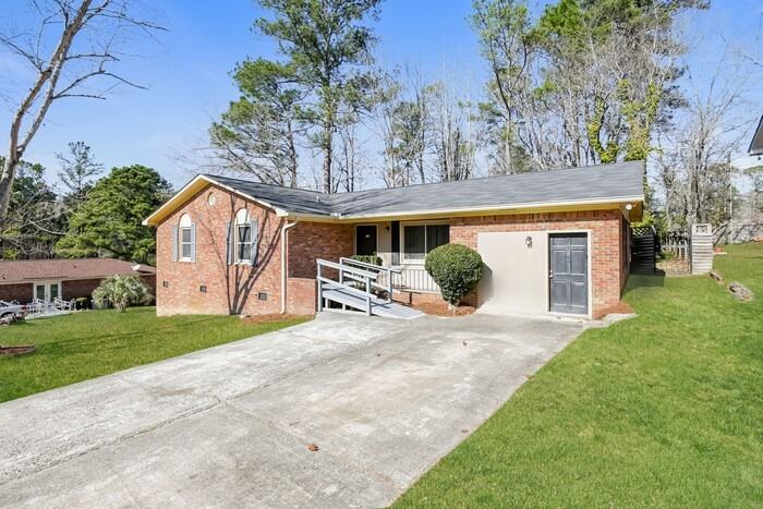 112 Tillbury Dr - Photo 2 of 9