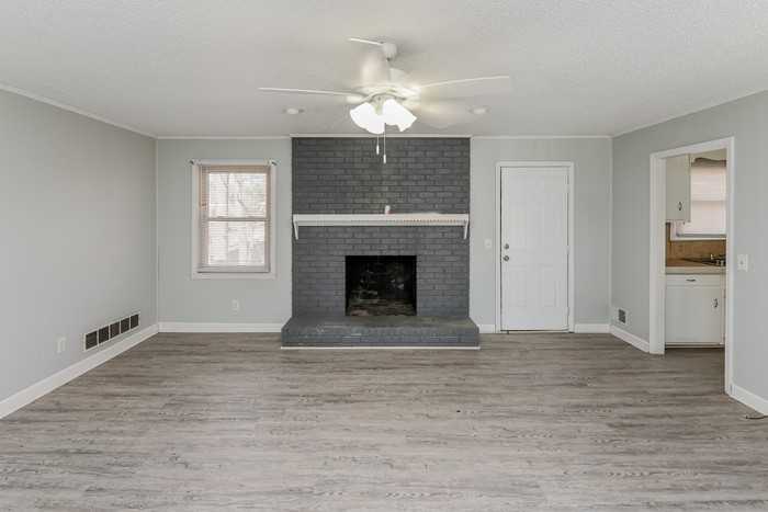 112 Tillbury Dr - Photo 3 of 9