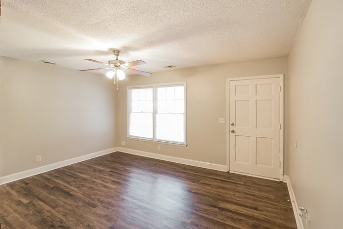 210 Elliott Dr - Photo 2 of 10