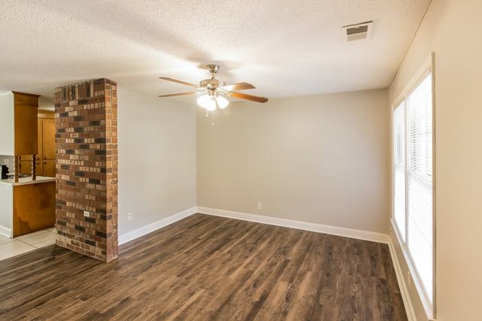 210 Elliott Dr - Photo 3 of 10