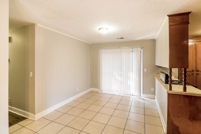 210 Elliott Dr - Photo 4 of 10