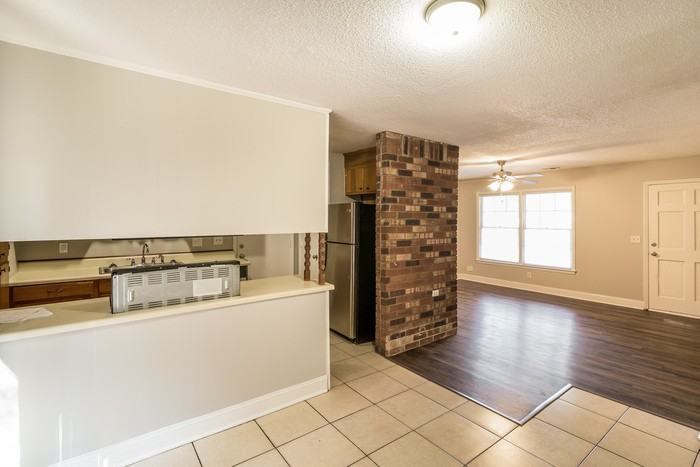 210 Elliott Dr - Photo 5 of 10