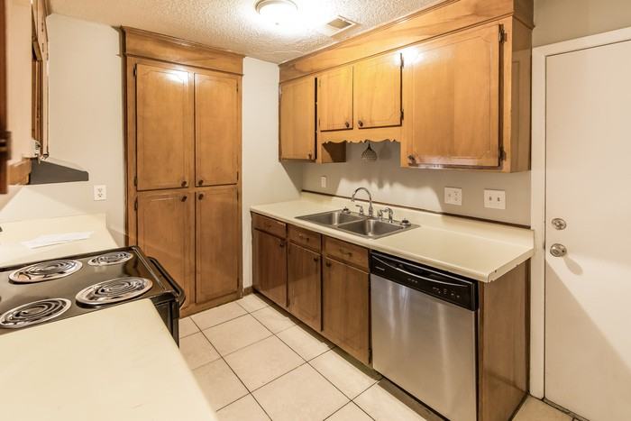 210 Elliott Dr - Photo 6 of 10