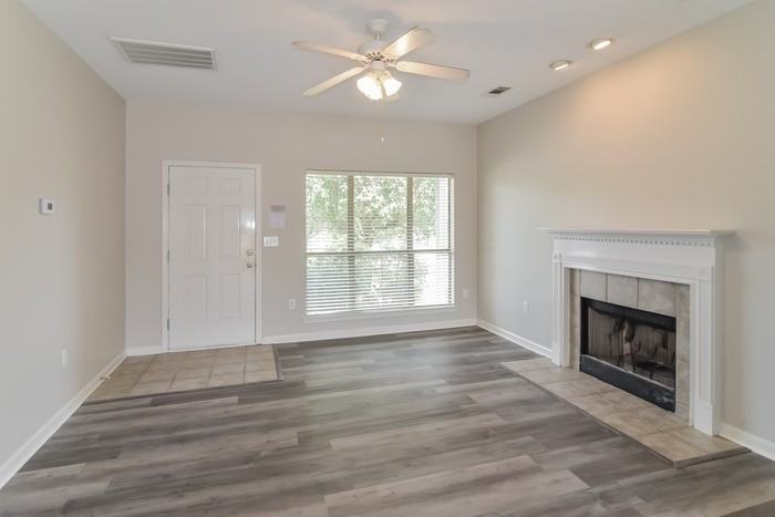 449 Park Lake Dr - Photo 4 of 12