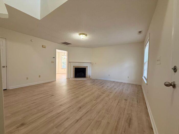 1529 Crag Burn Ln - Photo 2 of 28