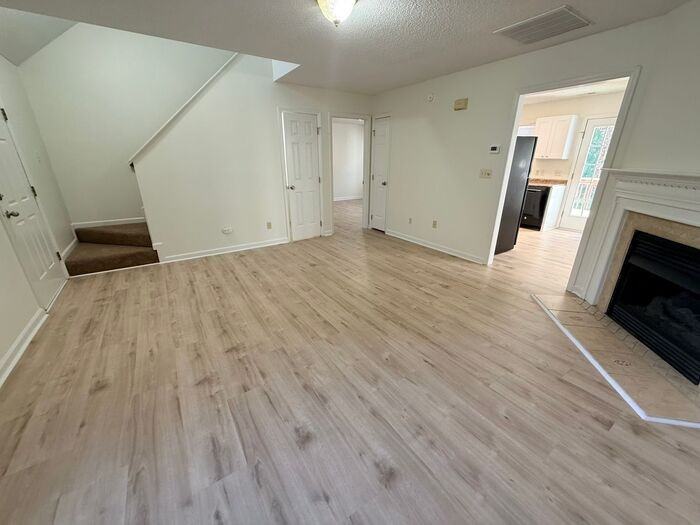 1529 Crag Burn Ln - Photo 3 of 28