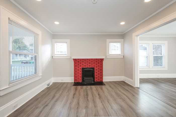 1613 N Hamilton St - Photo 4 of 10