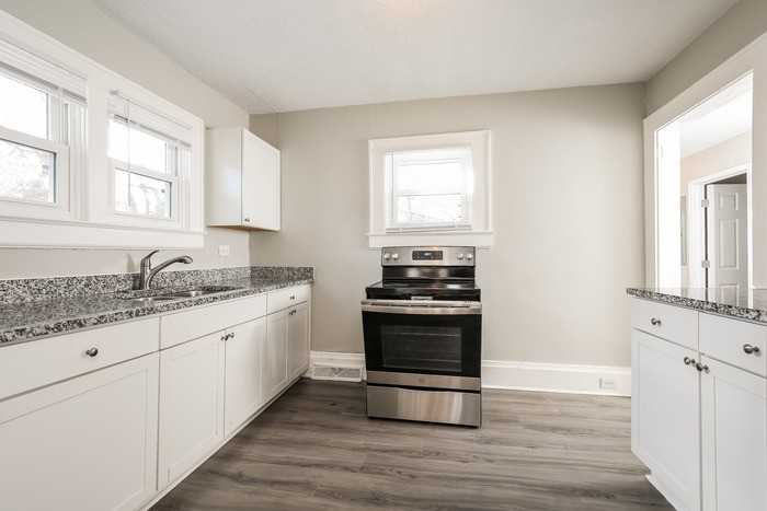 1613 N Hamilton St - Photo 6 of 10