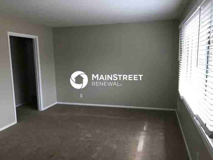 2612 Springfield Dr - Photo 4 of 37