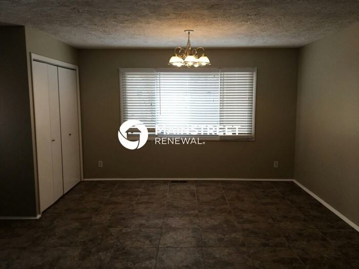 2612 Springfield Dr - Photo 7 of 37