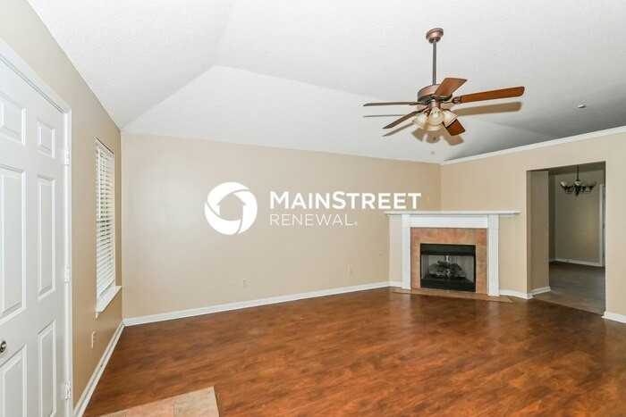 8188 Clubview Dr - Photo 4 of 17