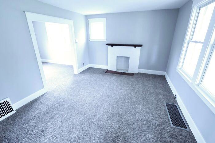 1598 Pilgrim St - Photo 3 of 15