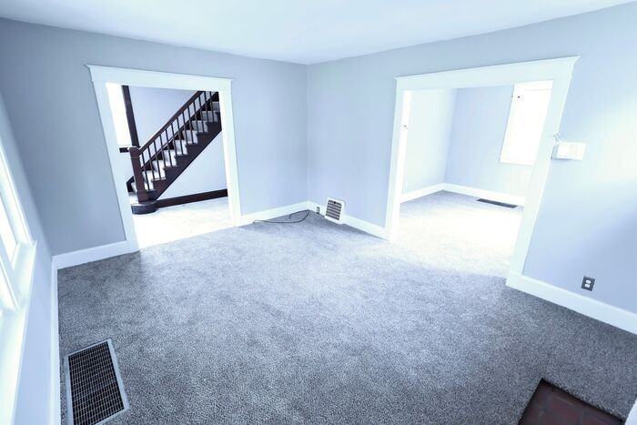 1598 Pilgrim St - Photo 4 of 15