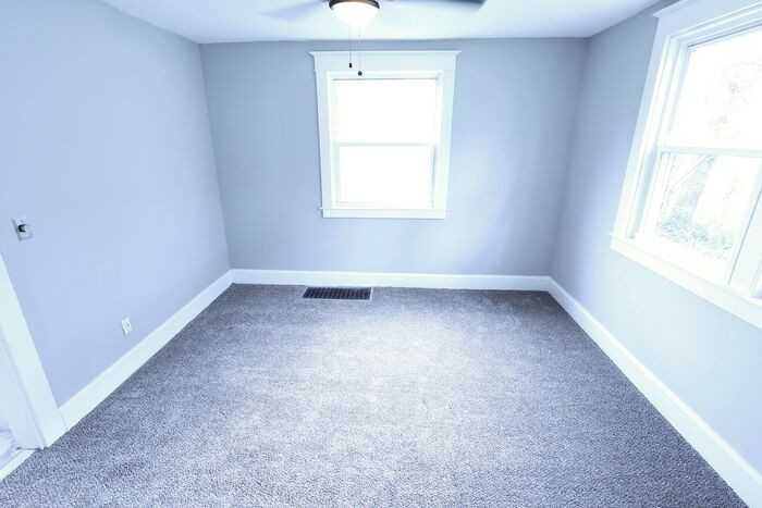 1598 Pilgrim St - Photo 7 of 15