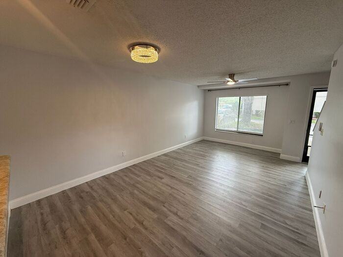 303 Sandlewood Trl #2 - Photo 4 of 13