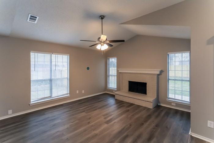 5513 Maurie Dr - Photo 4 of 17