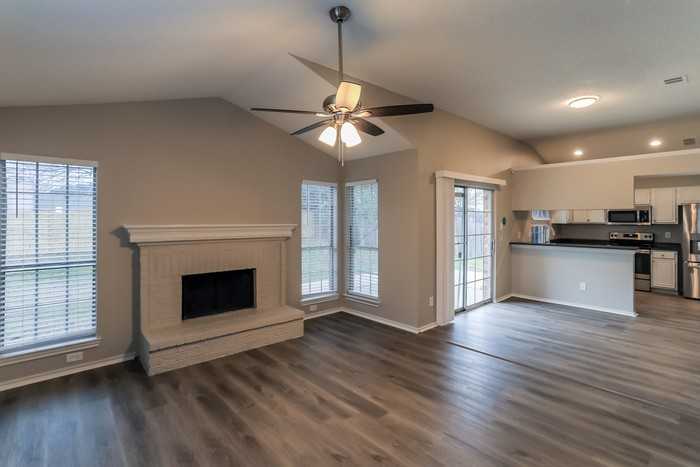 5513 Maurie Dr - Photo 5 of 17