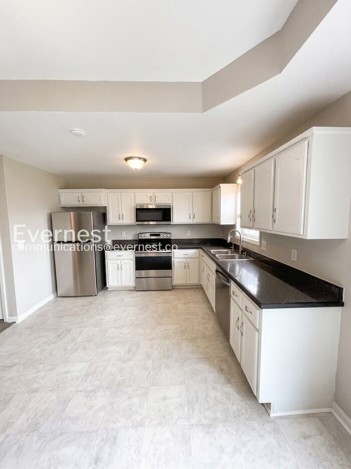 3800 Cindy Jo Dr N - Photo 3 of 27