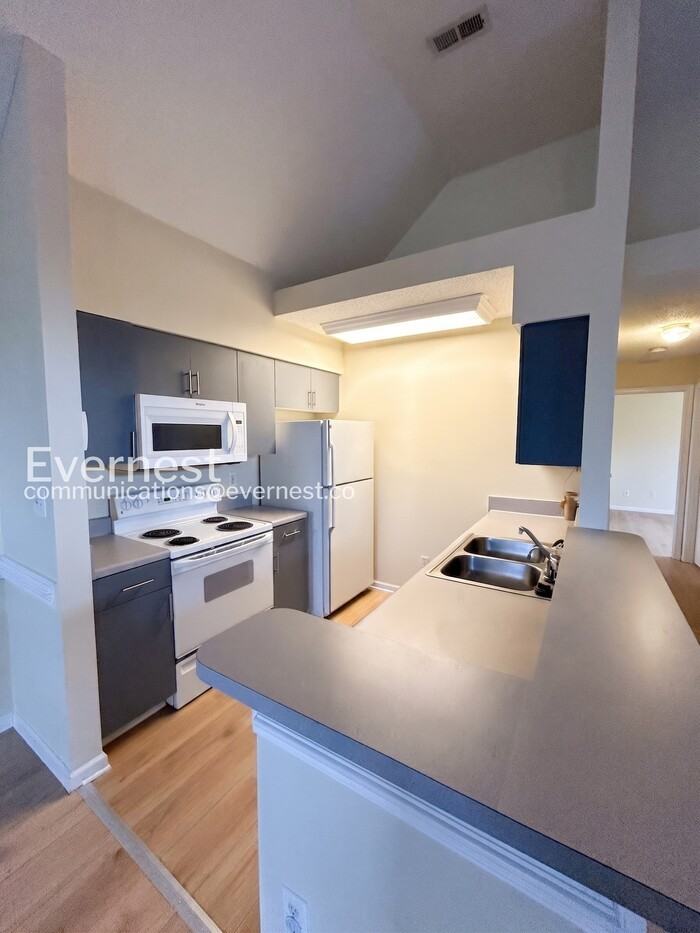 710 Queens Path - Photo 2 of 17