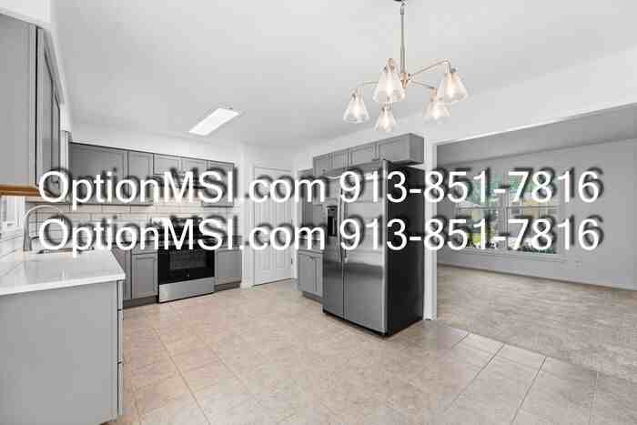 9005 Hunter St - Photo 4 of 40