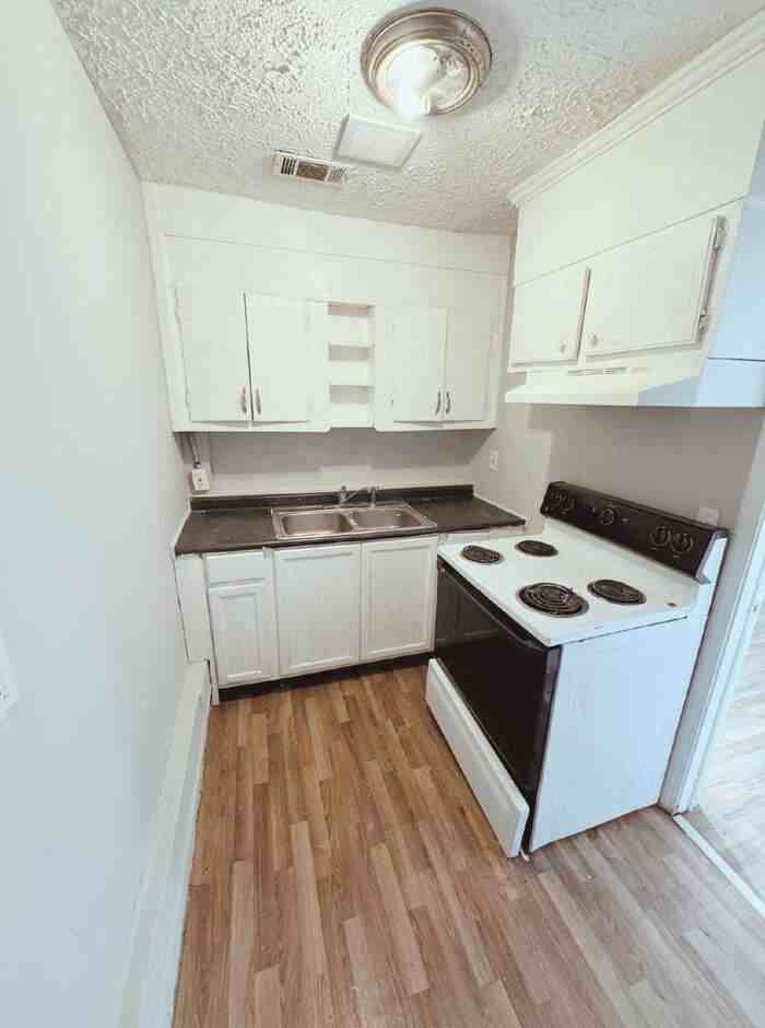 743 Bright St - Photo 5 of 10