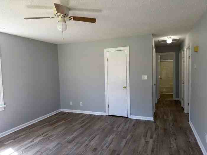 615 Taylor Dr - Photo 3 of 4