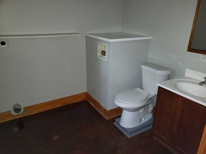 513 Holmes St - Photo 7 of 17