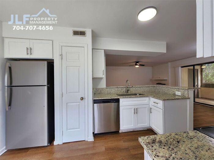 5721 Dockside Dr - Photo 3 of 21