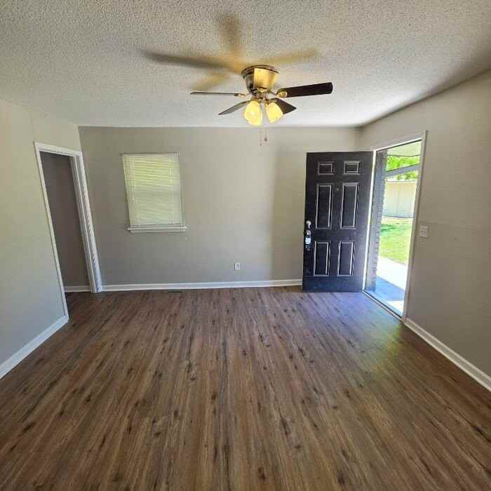 408 Ne Westwind Dr #B - Photo 5 of 13