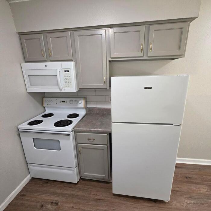 408 Ne Westwind Dr #B - Photo 7 of 13