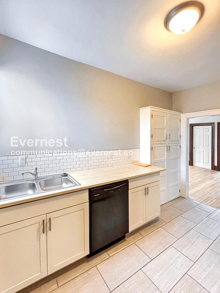 9429 Brush St #1B - Photo 3 of 19