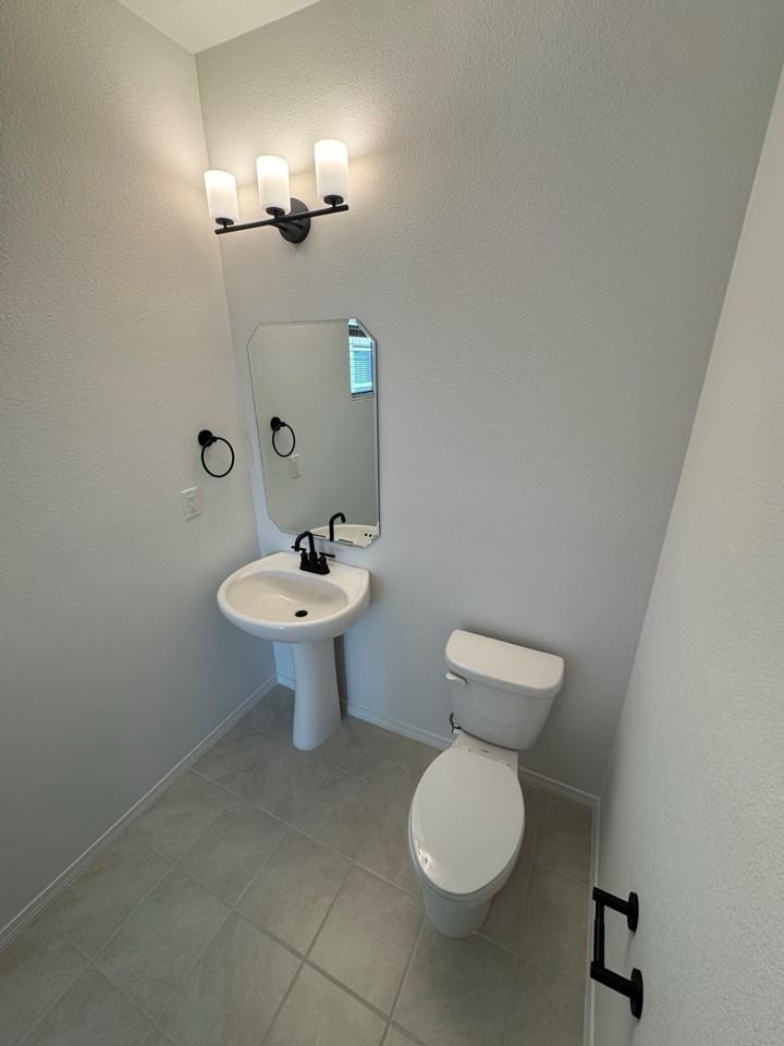 6678 Sydney Dr Ne #NA - Photo 7 of 16